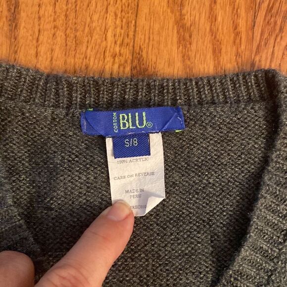 2 sleeveless sweater vests - eight is the gray one & size 7/8 is the white one - Picture 3 of 6